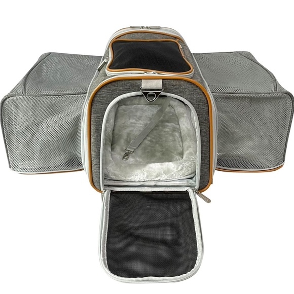 Mr. Peanut’s Platinum Series Double Expandable Pet Carrier NWT Pets up to 15 lb - Picture 3 of 14